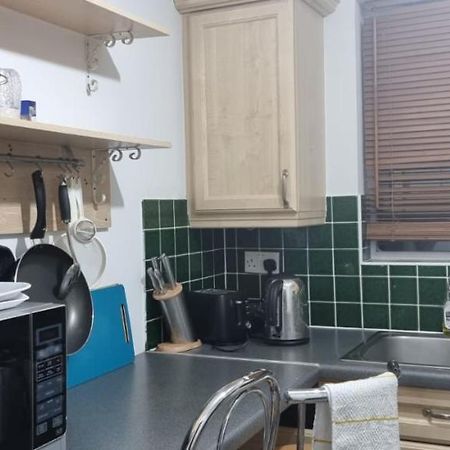 2 Bedroom Apartment - Greater London Дагенем Екстер'єр фото