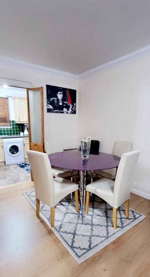 2 Bedroom Apartment - Greater London Дагенем Екстер'єр фото