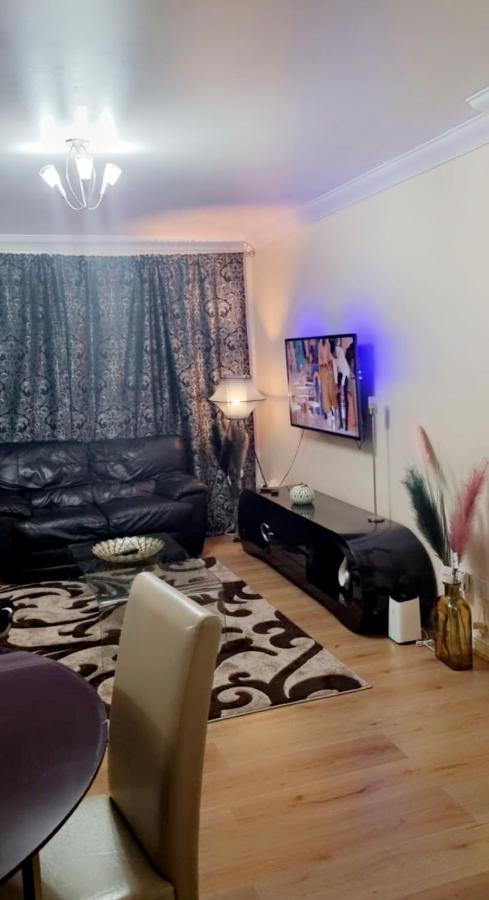 2 Bedroom Apartment - Greater London Дагенем Екстер'єр фото