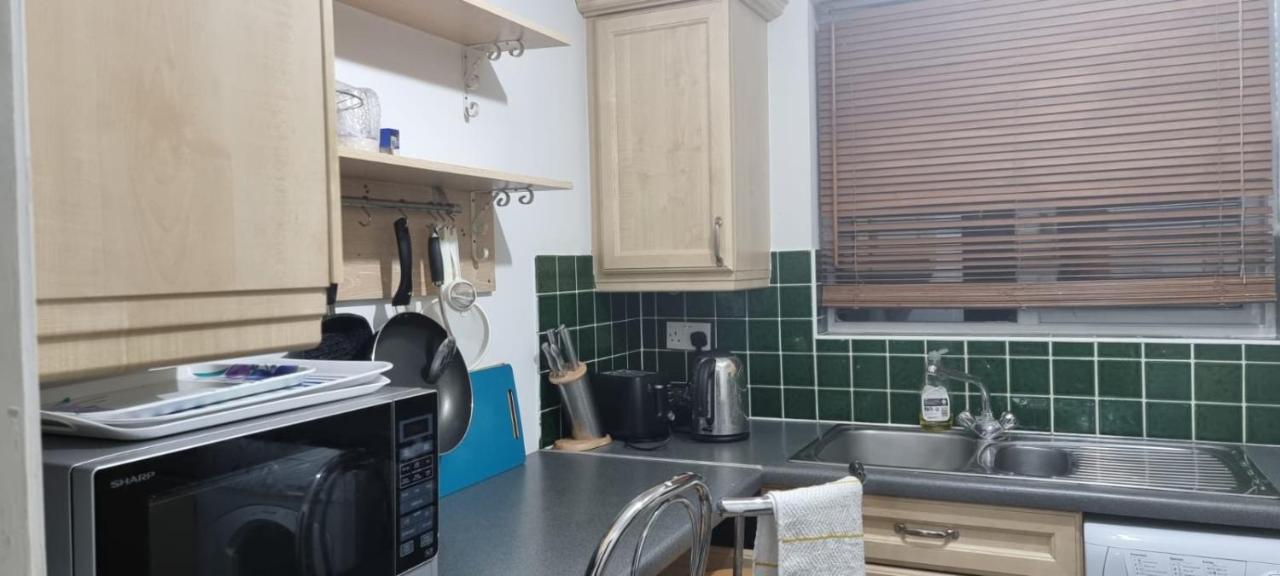 2 Bedroom Apartment - Greater London Дагенем Екстер'єр фото